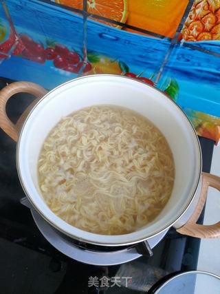 腊肉蔬菜炒面的做法步骤:4