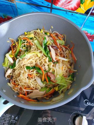 腊肉蔬菜炒面的做法步骤:12