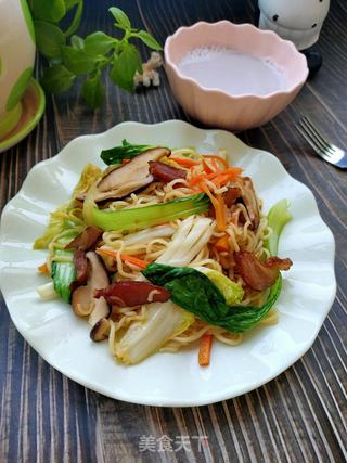 腊肉蔬菜炒面的做法步骤:13