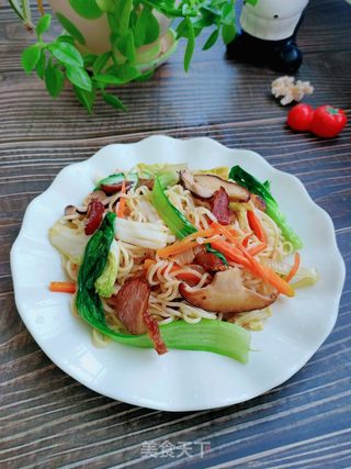 腊肉蔬菜炒面的做法步骤:14