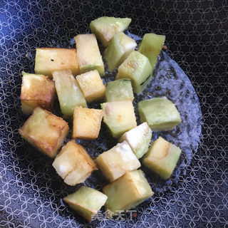 糖醋茄块的做法步骤：4