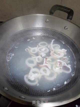 鱿鱼伊面的做法步骤:6
