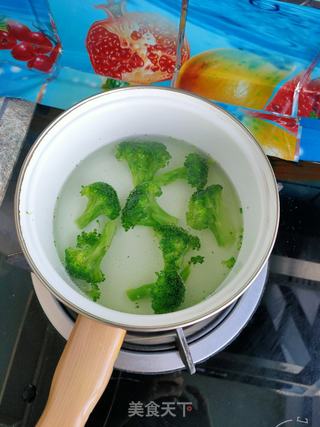 西蓝花卤肉汤面的做法步骤：6