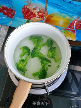 西蓝花卤肉汤面的做法步骤:6