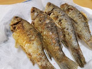 油酥小鲫鱼的做法步骤:8
