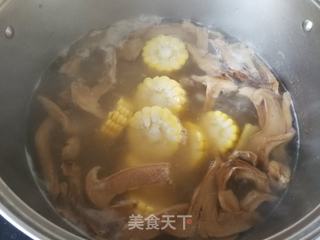 松茸玉米排骨汤的做法步骤:11