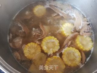 松茸玉米排骨汤的做法步骤:12