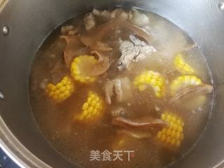 松茸玉米排骨汤的做法步骤:15