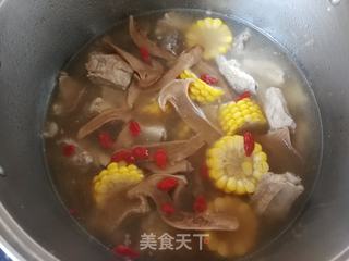 松茸玉米排骨汤的做法步骤:16