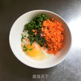 胡萝卜葱花鸡蛋饼的做法步骤：1