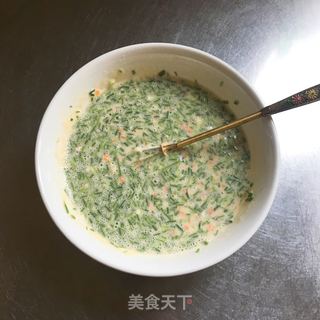 胡萝卜葱花鸡蛋饼的做法步骤：2