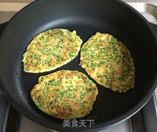 胡萝卜葱花鸡蛋饼的做法步骤：4
