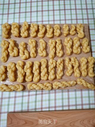 香酥小麻花的做法步骤:8