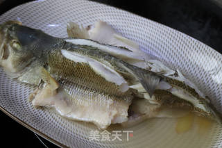 清香蒸鲈鱼的做法步骤:6