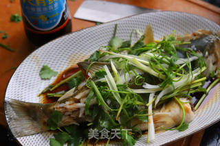 清香蒸鲈鱼的做法步骤:7
