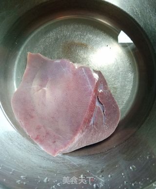 猪肝瘦肉芫西汤的做法步骤:2