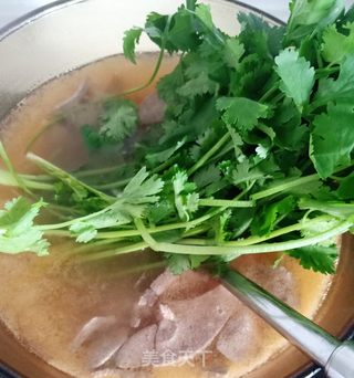 猪肝瘦肉芫西汤的做法步骤:8