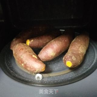 微波烤地瓜的做法步骤:5