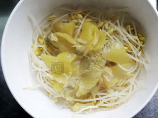 不辣的酸菜鱼的做法步骤:11