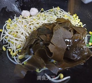 海带豆芽豆腐贡丸汤的做法步骤：5