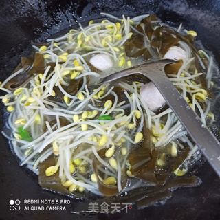 海带豆芽豆腐贡丸汤的做法步骤：7