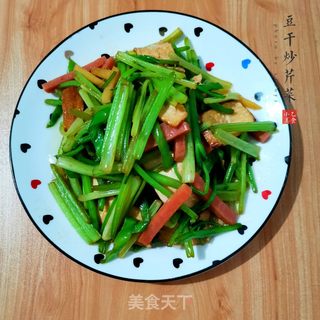 豆干炒芹菜的做法步骤：7