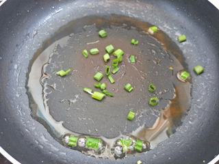 “ 快手汤 ”番茄紫菜蛋花汤的做法步骤:2