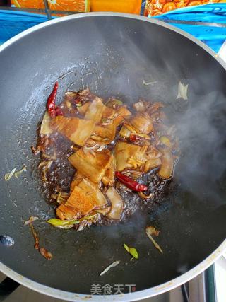 五花肉酸菜炖粉条的做法步骤：8