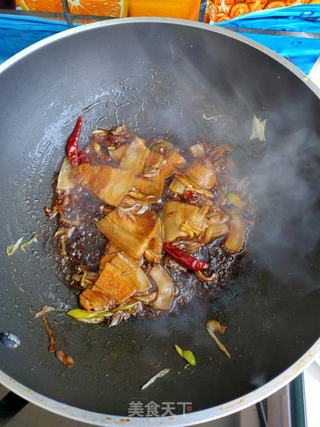 五花肉酸菜炖粉条的做法步骤:8