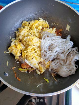 五花肉酸菜炖粉条的做法步骤:9