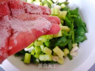 早餐必备的快手小咸菜:凉拌蒜苗的做法步骤:3