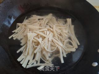 醋溜豆芽炒豆皮的做法步骤：2