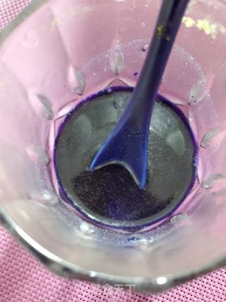 蓝色妖姬馒头的做法步骤:2