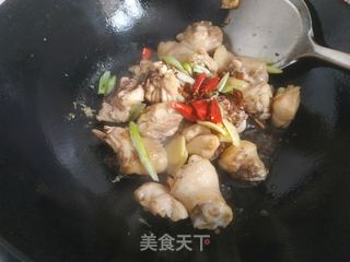 香菇炖鸡腿的做法步骤:7