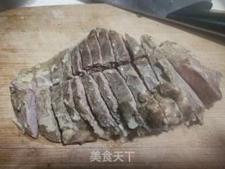 芹菜洋葱炒羊腿肉的做法步骤:2