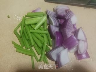 芹菜洋葱炒羊腿肉的做法步骤:3