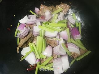 芹菜洋葱炒羊腿肉的做法步骤:7
