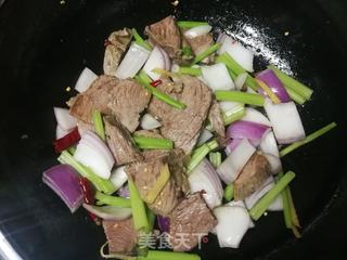 芹菜洋葱炒羊腿肉的做法步骤:8