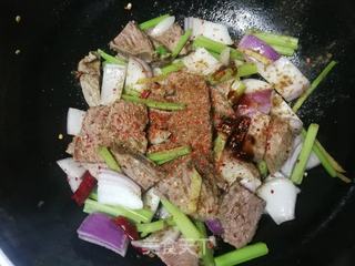 芹菜洋葱炒羊腿肉的做法步骤:9