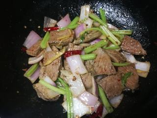 芹菜洋葱炒羊腿肉的做法步骤:10
