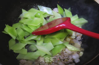 莴笋炒肉片的做法步骤:6