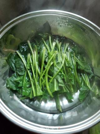菠菜馒头的做法步骤:2