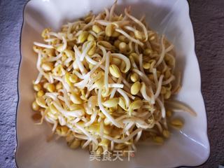 黄豆芽炒蒜苗                的做法步骤：1