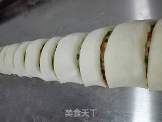 胡萝卜香葱肉卷（一次发酵）的做法步骤：4