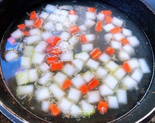 冬瓜胡萝卜肉丸汤的做法步骤：7