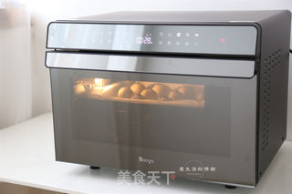 蛋黄酥的做法步骤:11