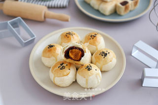 蛋黄酥的做法步骤:12