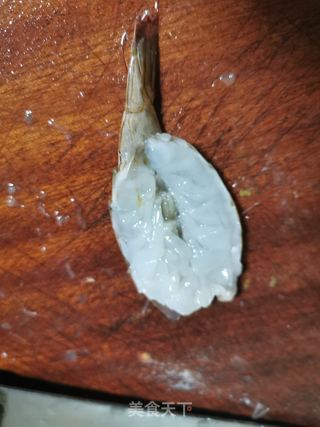 蒜蓉芝士焗虾的做法步骤:2