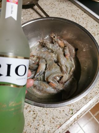 蒜蓉芝士焗虾的做法步骤:3