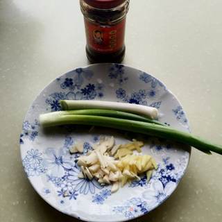 老干妈炒土豆片的做法步骤:2